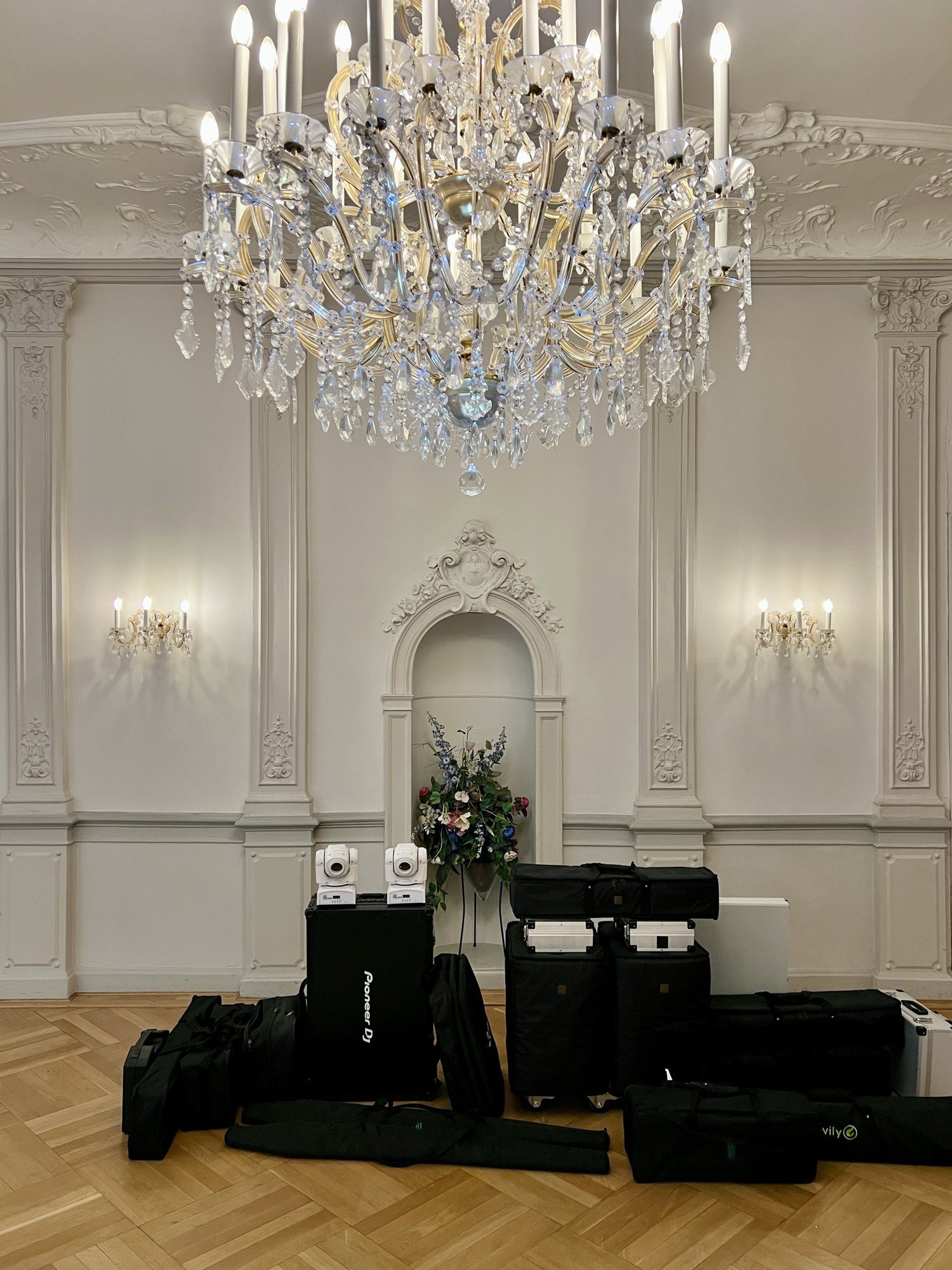Technik & Licht für die Hochzeit – Hochzeits-DJ Berlin